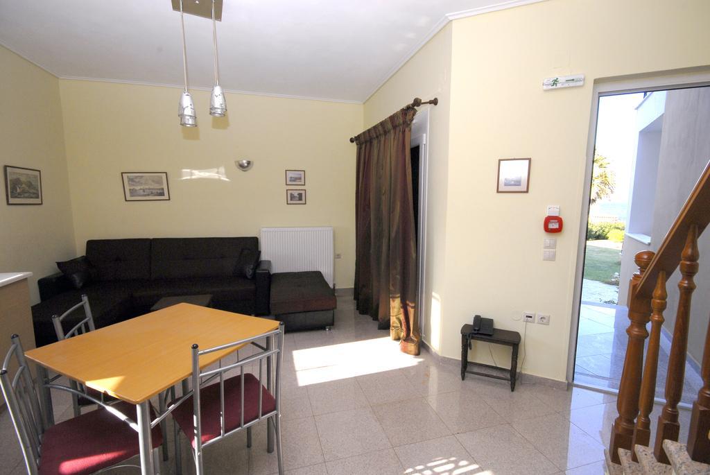 Ariadnes Holiday Accommodation II Apidias Lakos Phòng bức ảnh